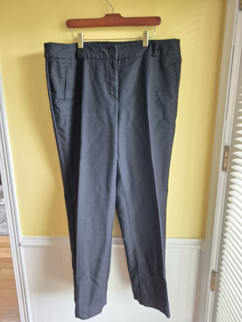 16 W RELATIVITY Classic Black Dress Pants